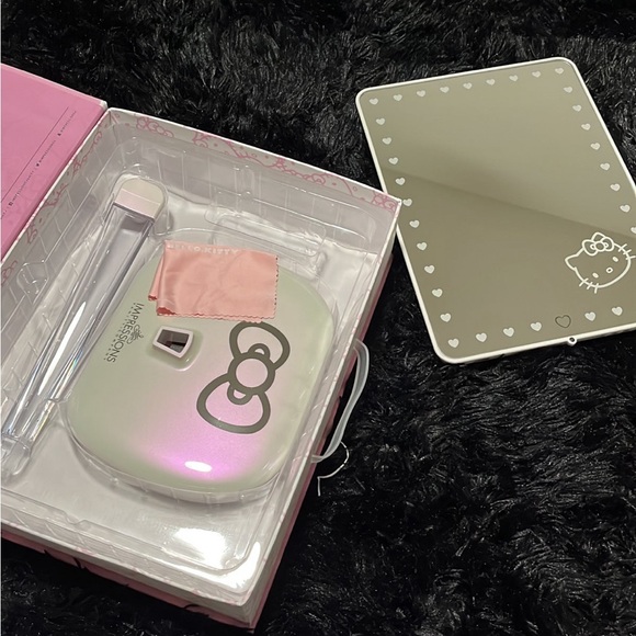 Hello Kitty Edition Touch Pro LED Mirror with Bluetooth Audio+Speakerphone - Picture 8 of 9